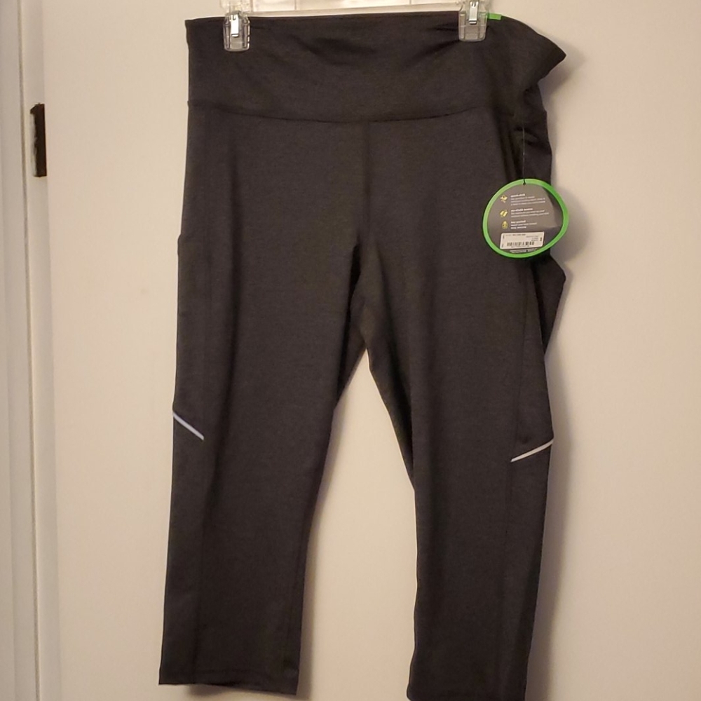 NWT workout Capri leggings
